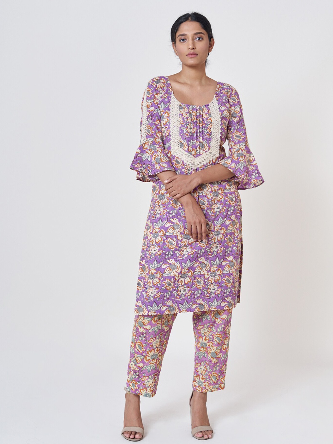 

SHRINKHLA Women Purple Floral Printed Bell Sleeves Kurta