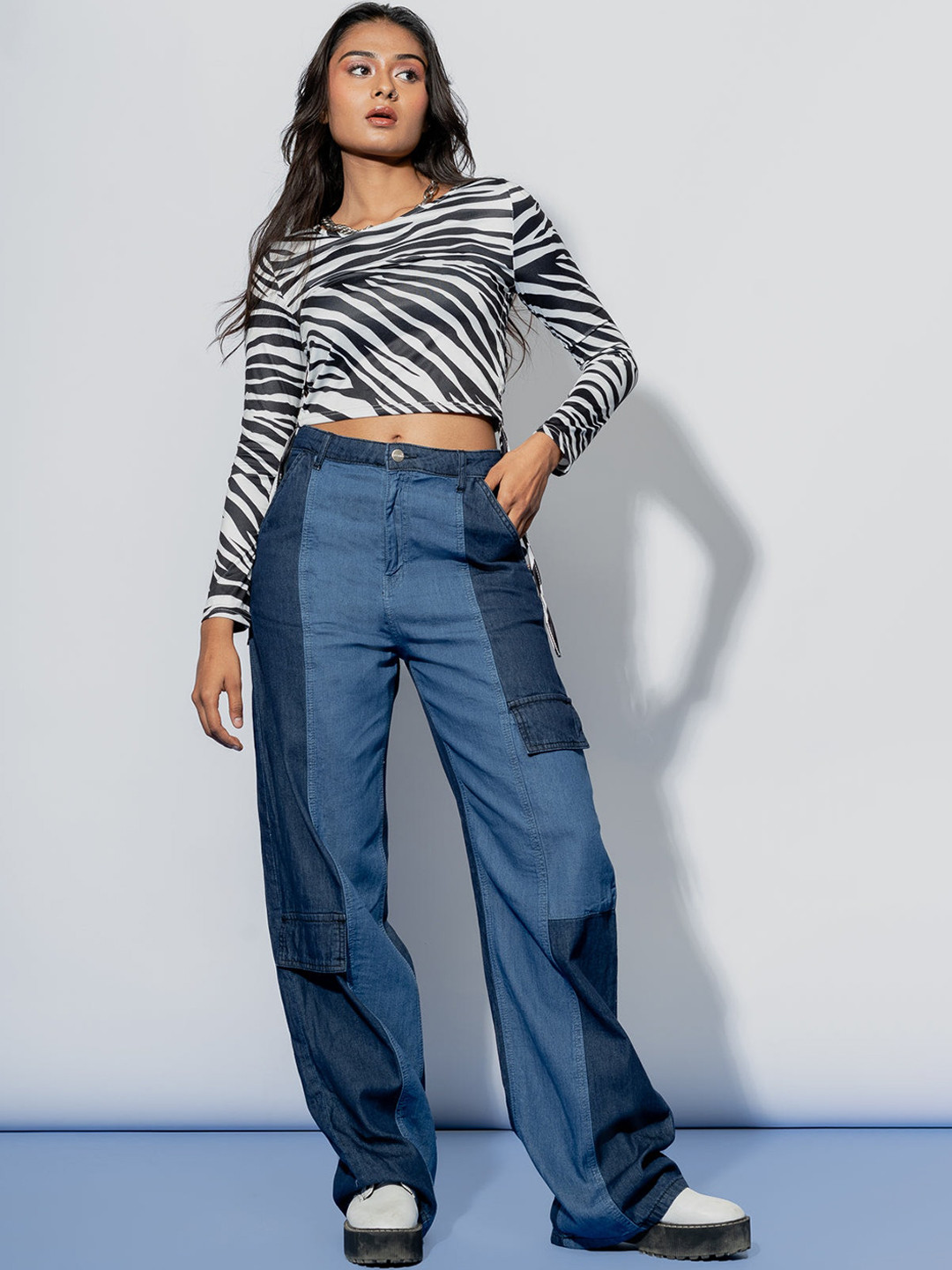 

FREAKINS Women Blue Straight Fit High-Rise Mildly Distressed Light Fade Jeans