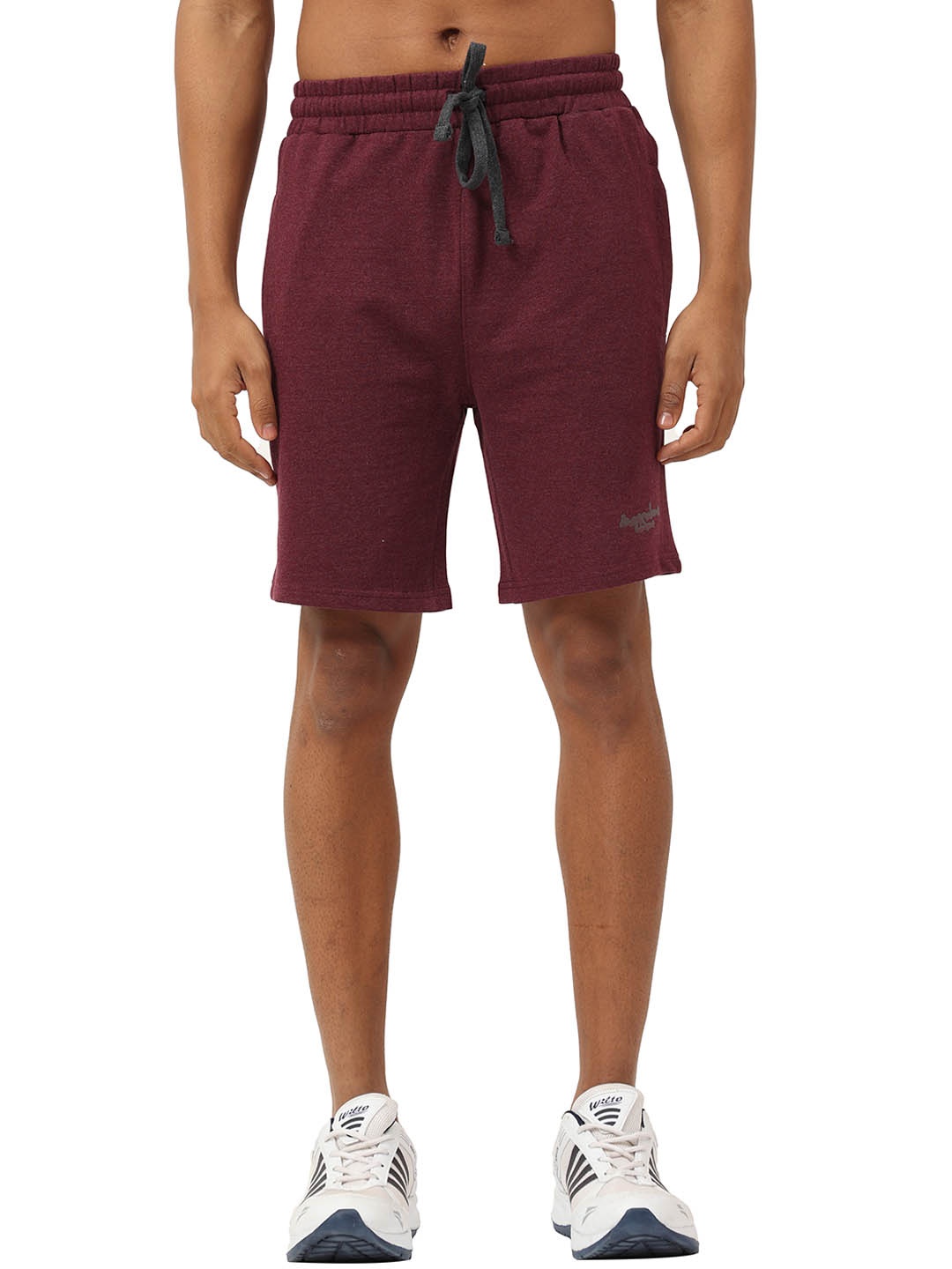 

Masculino Latino Men Maroon Shorts