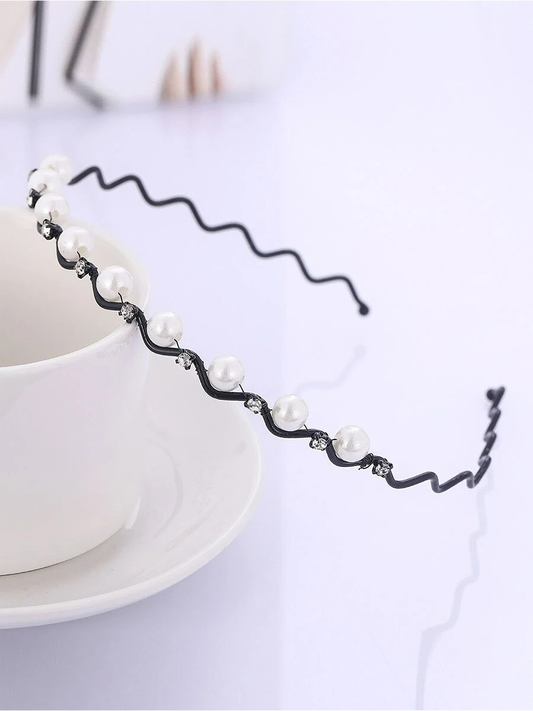 

EL REGALO Women Black & White Hairband