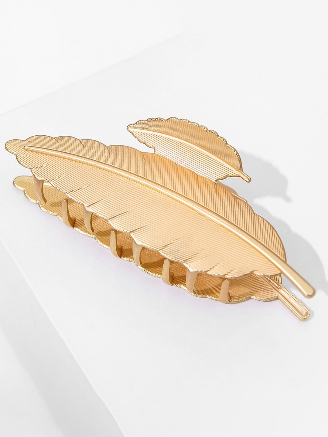 

VAGHBHATT Women Set of 3 Gold-Toned Claw Clips