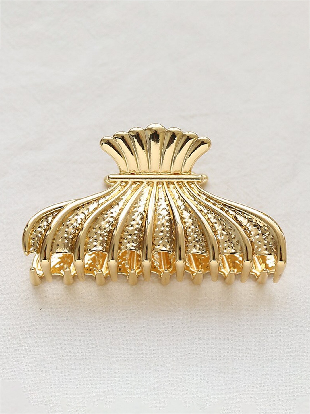 

VAGHBHATT Women Pack of 2 Gold-Toned Metal Claw Clips