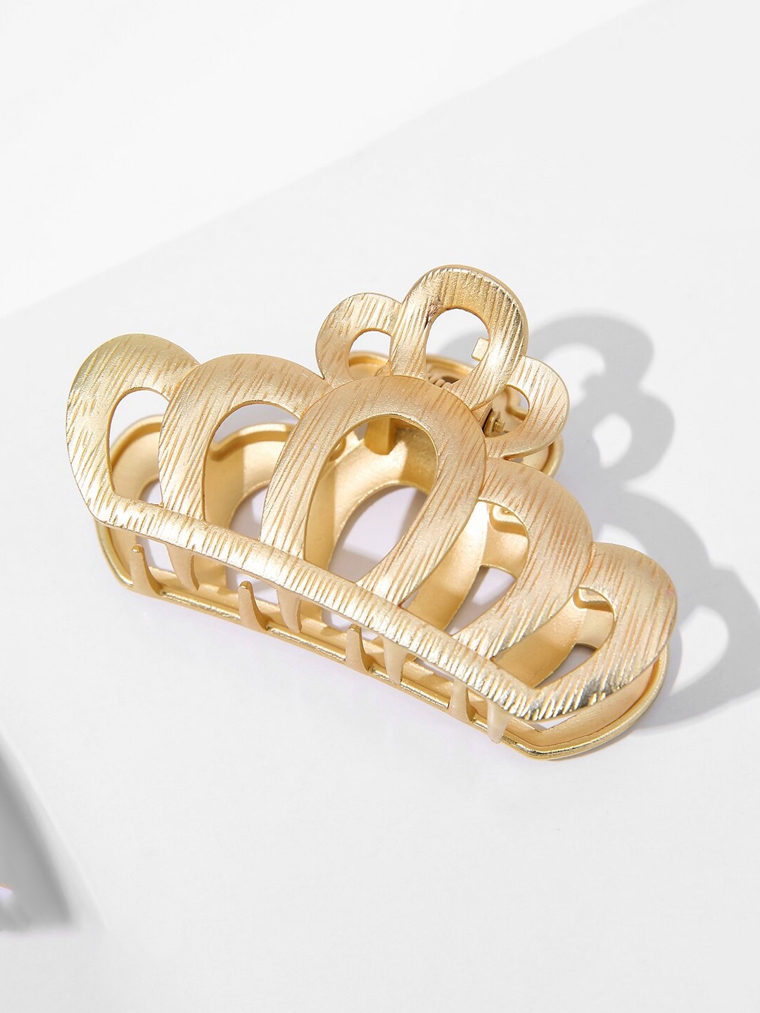 

VAGHBHATT Women Pack of 3 Gold Toned Claw Clip