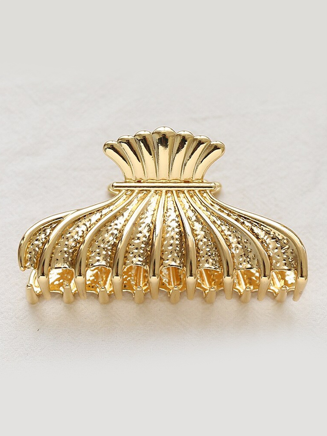 

VAGHBHATT Women Pack of 2 Gold-Toned Claw Clips
