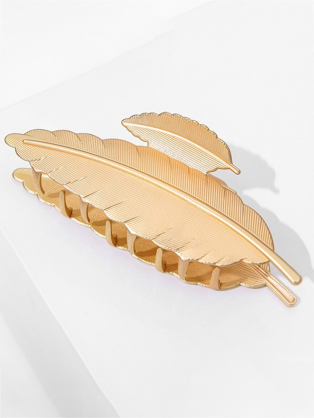 

VAGHBHATT Women Pack of 2 Gold-Toned Claw Clips