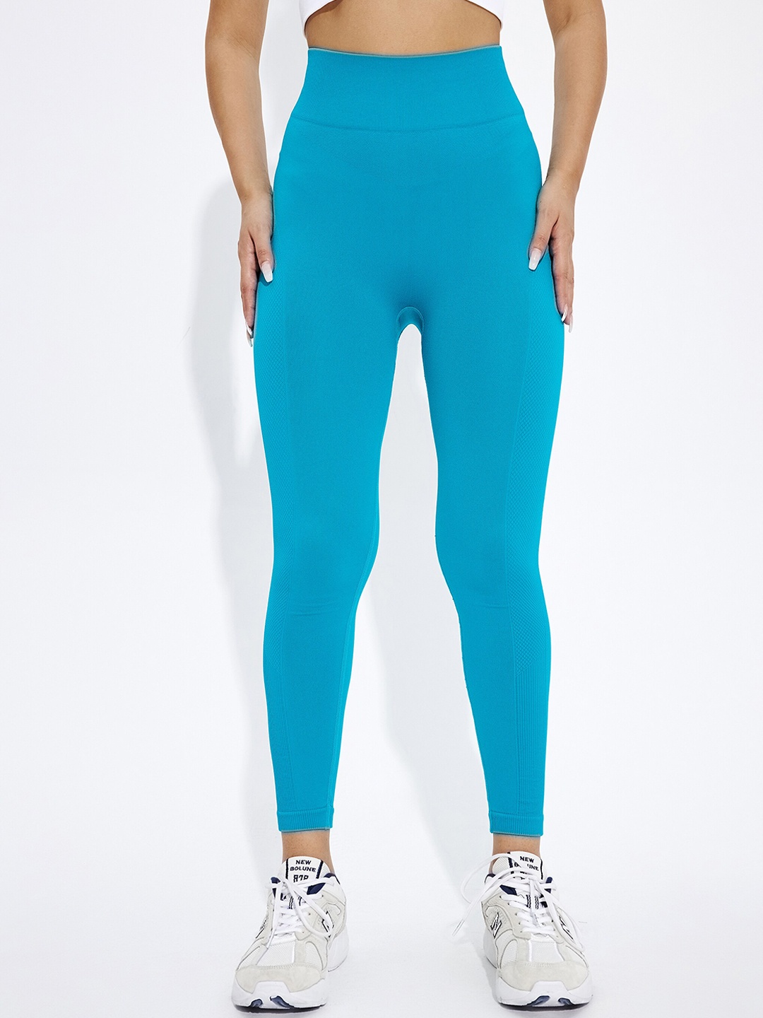 

URBANIC Women Green Solid Tights