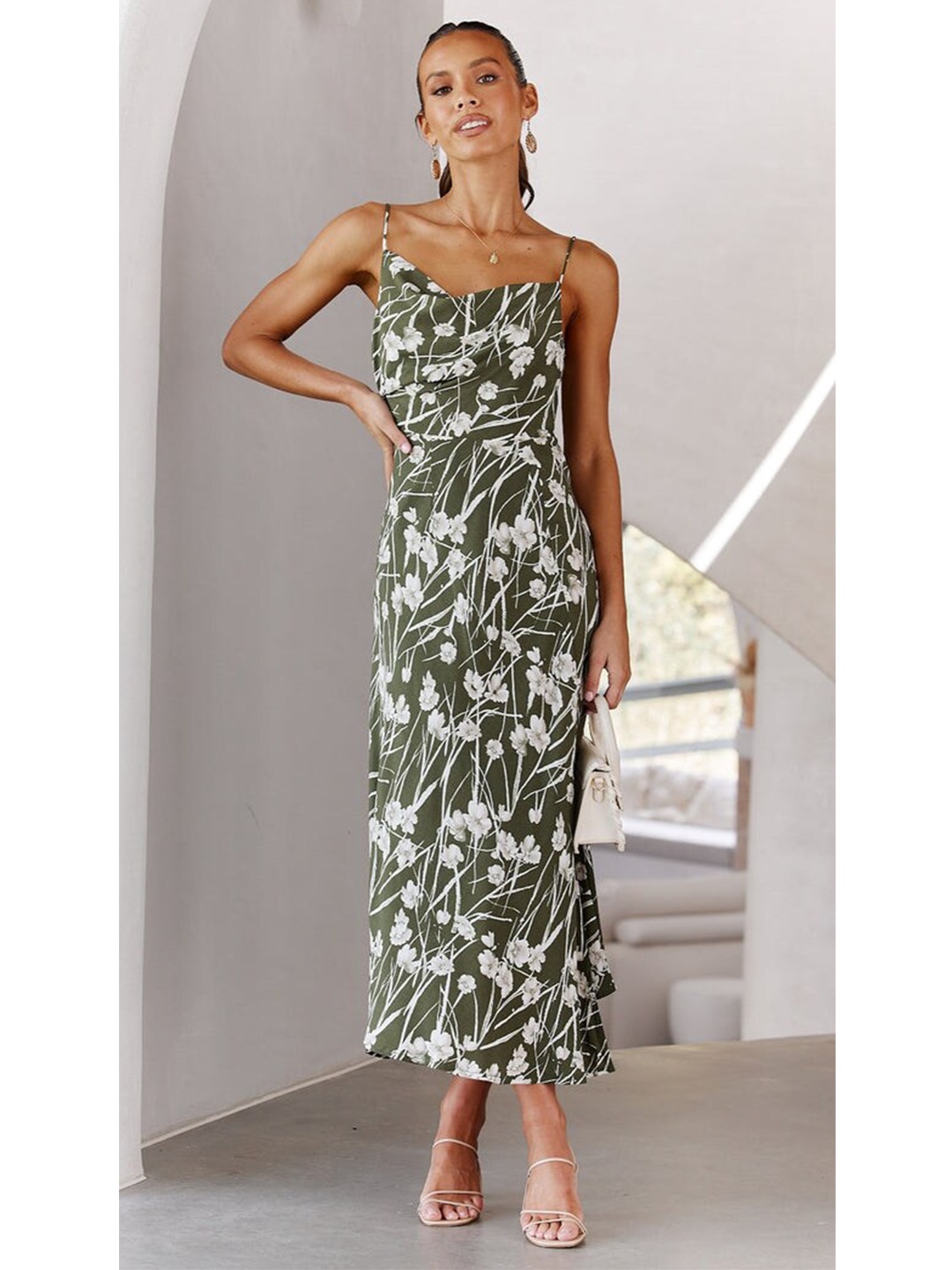 

La Aimee Green & White Floral Printed Midi Dress