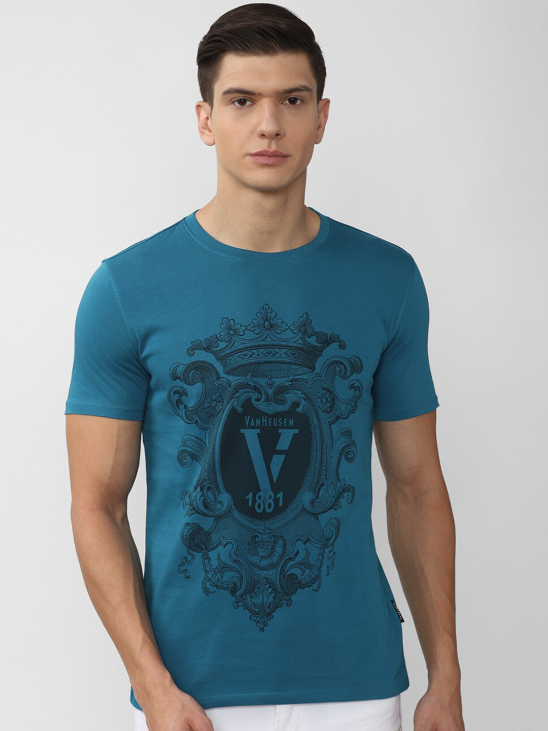 

V Dot Men Blue & Black Printed Slim Fit T-shirt