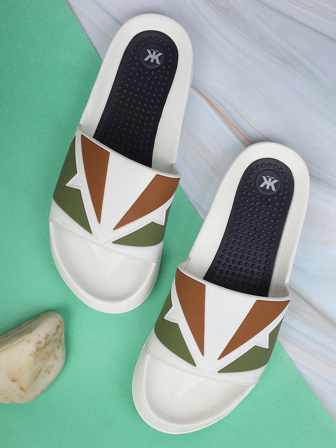 

Kook N Keech Men White & Brown Printed Sliders