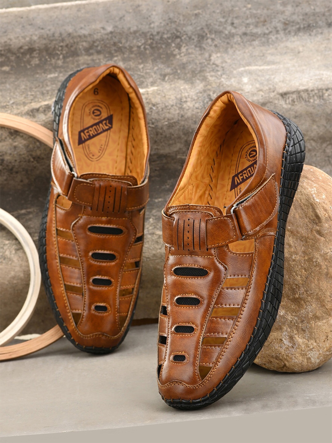 

AfroJack Men Tan & Black Shoe-Style Sandals