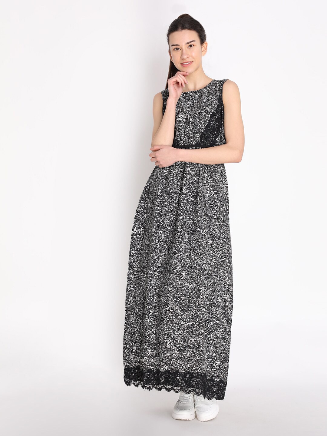 

HANG N HOLD Black & White Maxi Dress