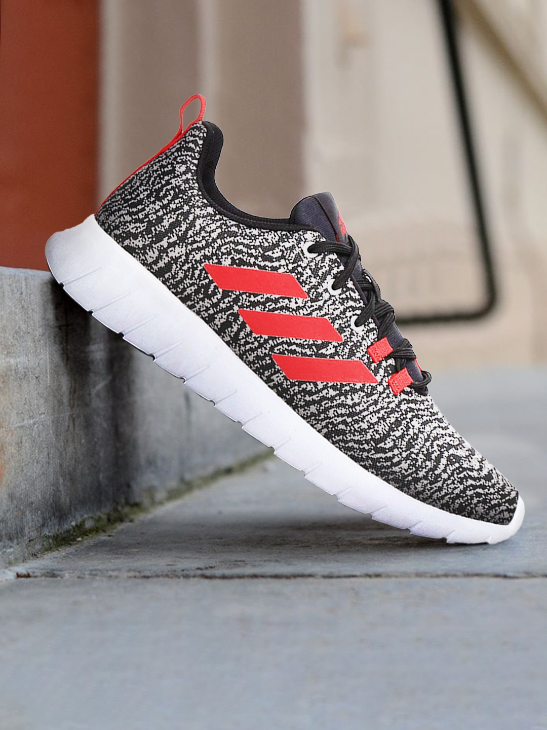 

ADIDAS Men Grey Sports Shoes