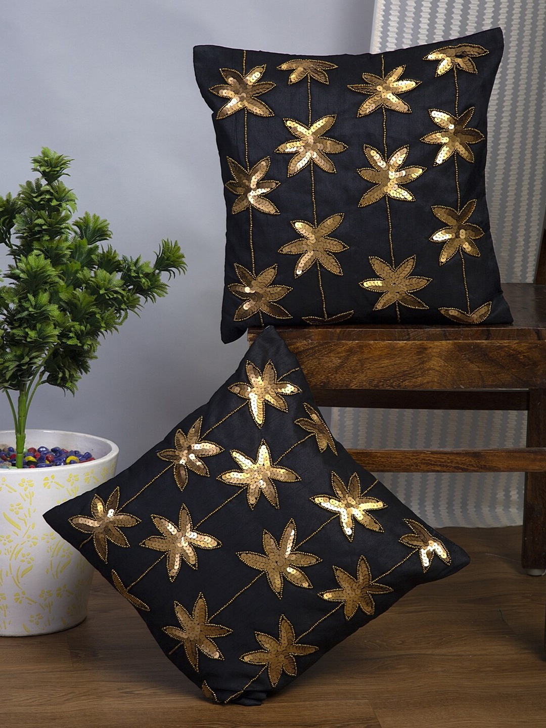 

Alina decor Black & Gold-Toned Set of 2 Geometric Square Cushion Covers