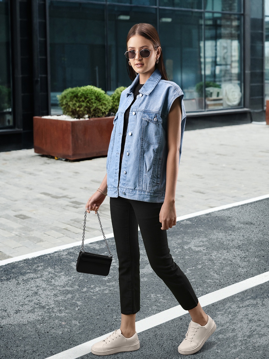 

FOREVER 21 Women Blue Washed Denim Jacket