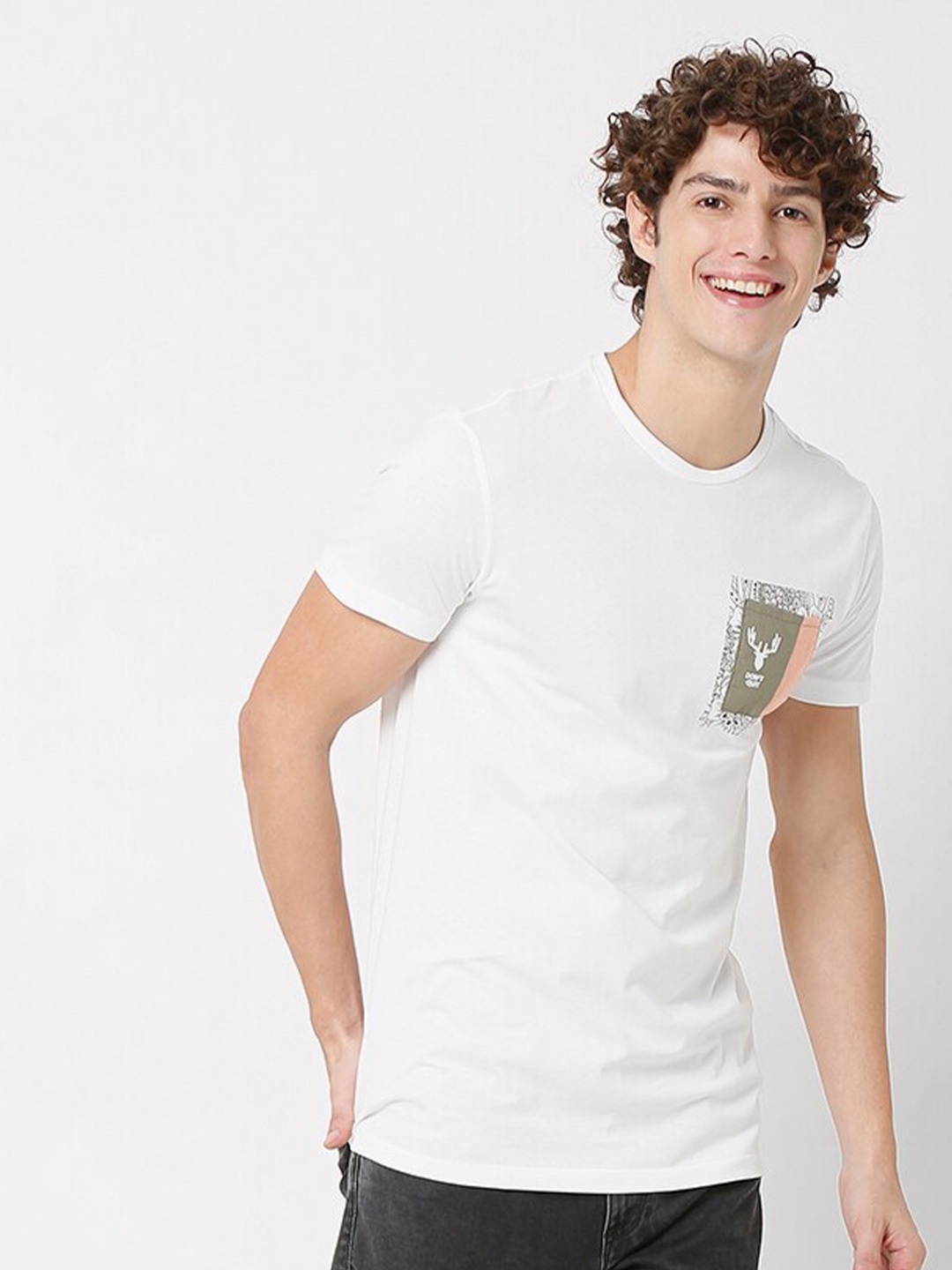

Rex Straut Jeans Men White & Green Printed Slim Fit T-shirt