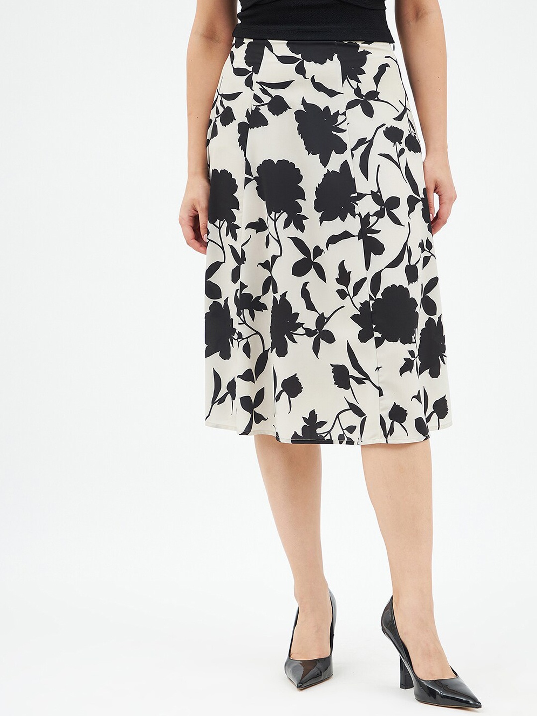 

Harpa Women Black & Off-White Floral Printed A-Line Skirt