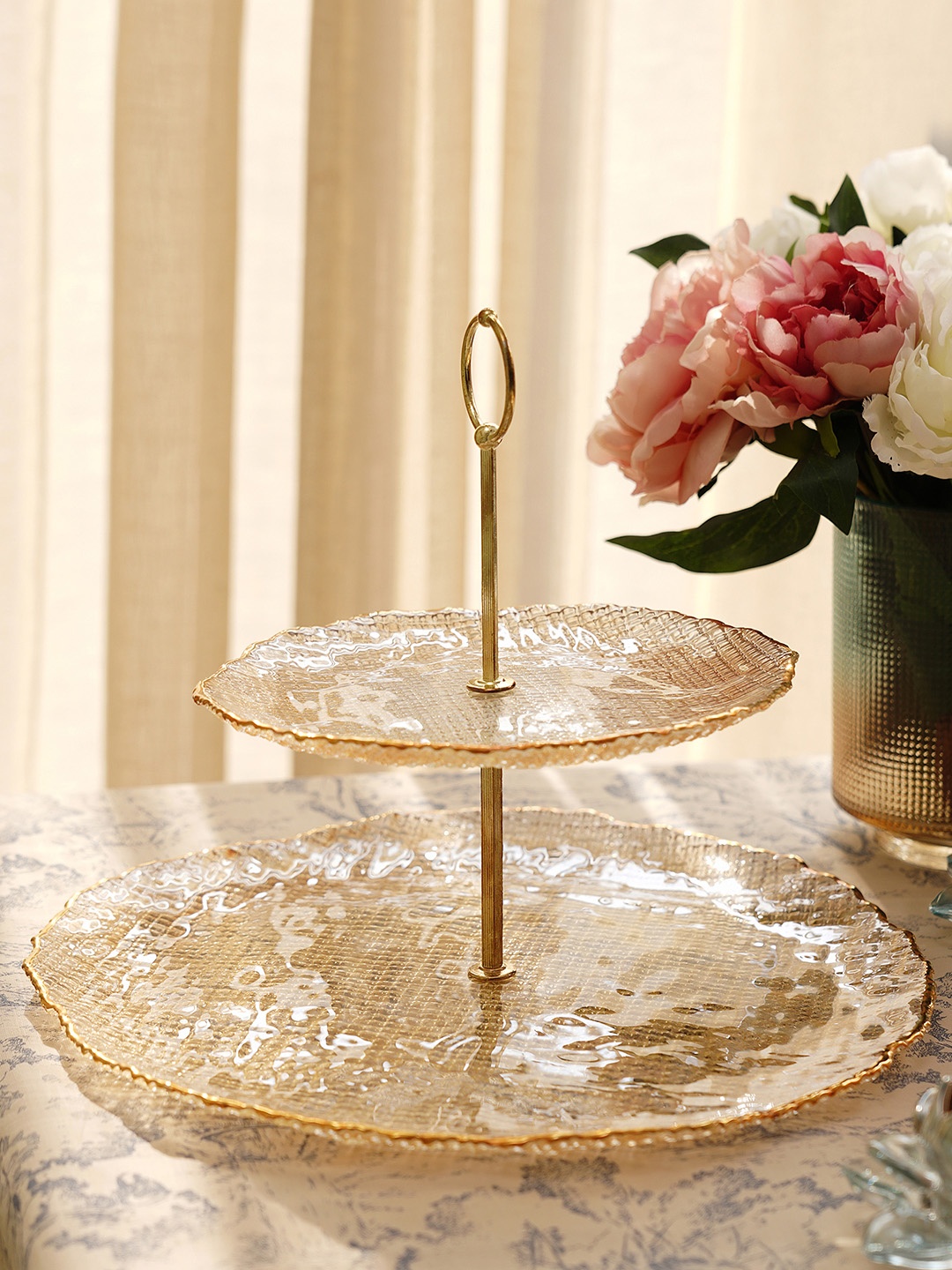 

Pure Home and Living Beige & Gold-Toned Textured Glass Cake Stand