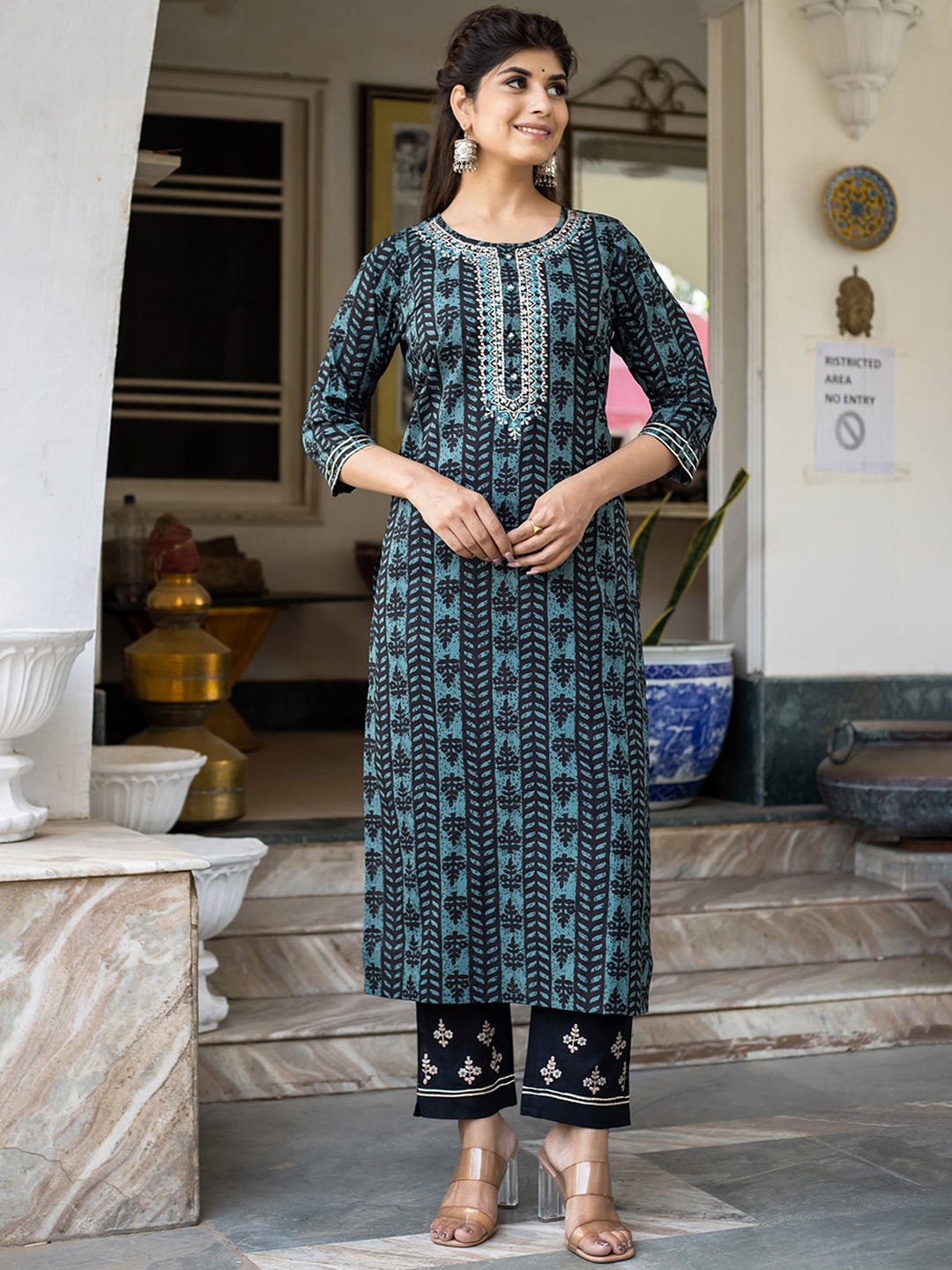 

KAAJH Women Teal Floral Printed Thread Work Pure Cotton Kurta with Palazzos