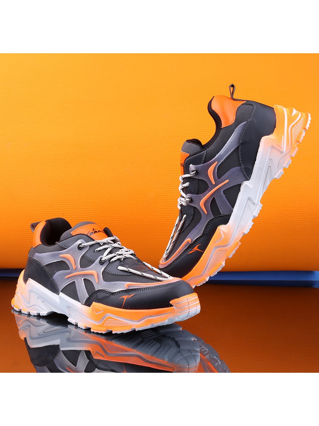 

KRAASA Men Grey Colourblocked Sneakers