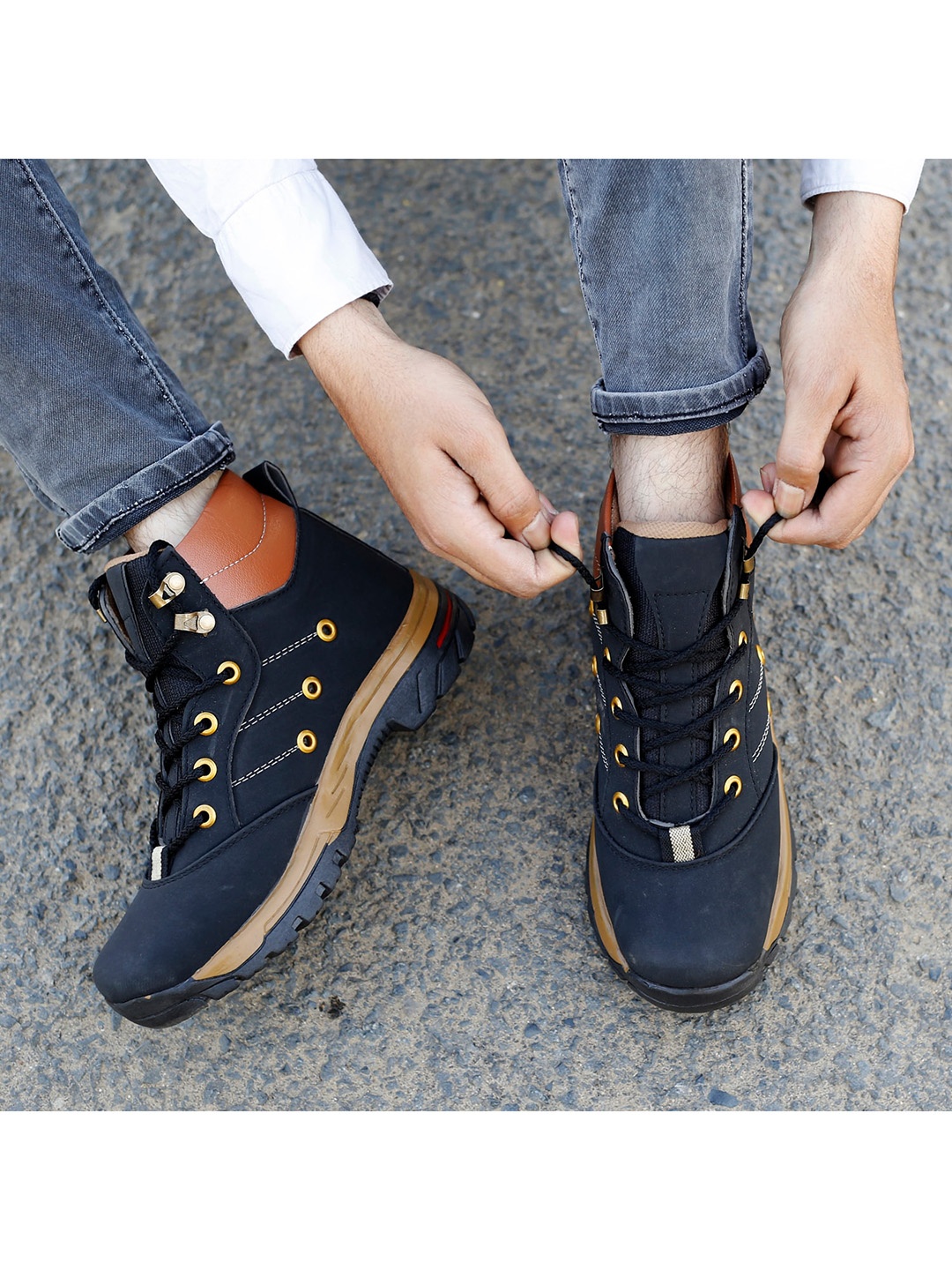 

KRAASA Men Black Colourblocked Sneakers