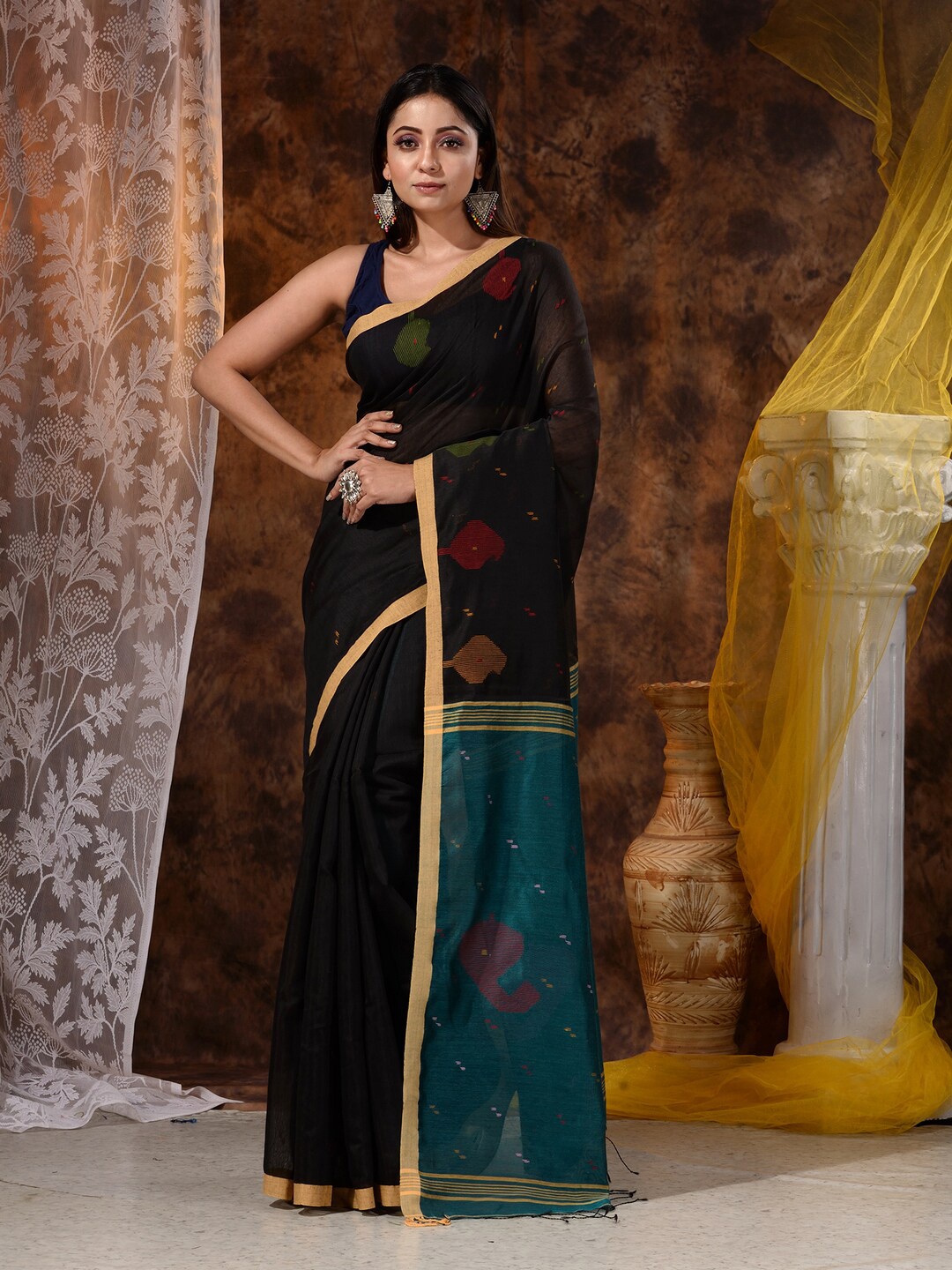 

Mitera Black & Gold-Toned Woven Design Saree