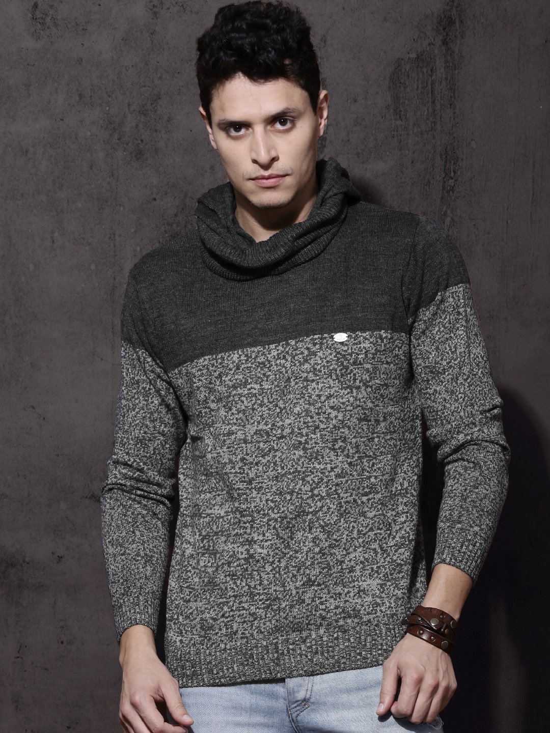 

Roadster Men Grey Melange Self-Design Hooded Sweatshirt
