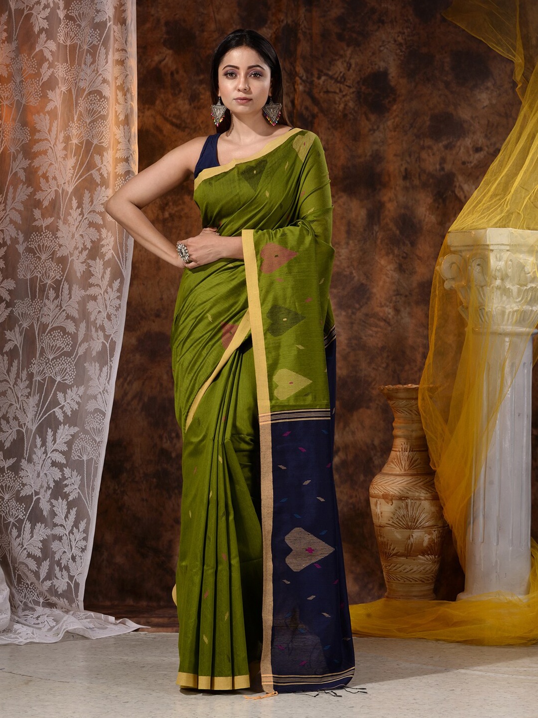 

Mitera Green & Navy Blue Dhakai Pattern Saree