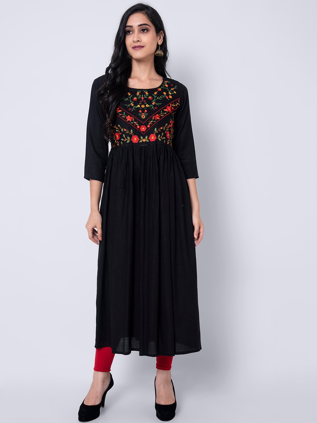 

GULMOHAR JAIPUR Women Black & Red Floral Embroidered Thread Work Kurta