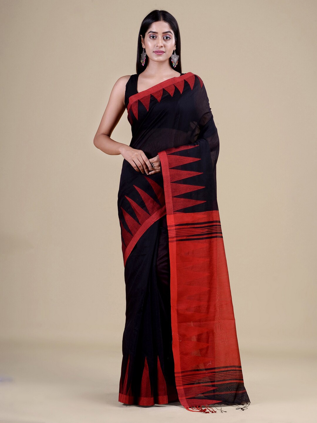 

Laa Calcutta Black & Red Jute Silk Jamdani Saree