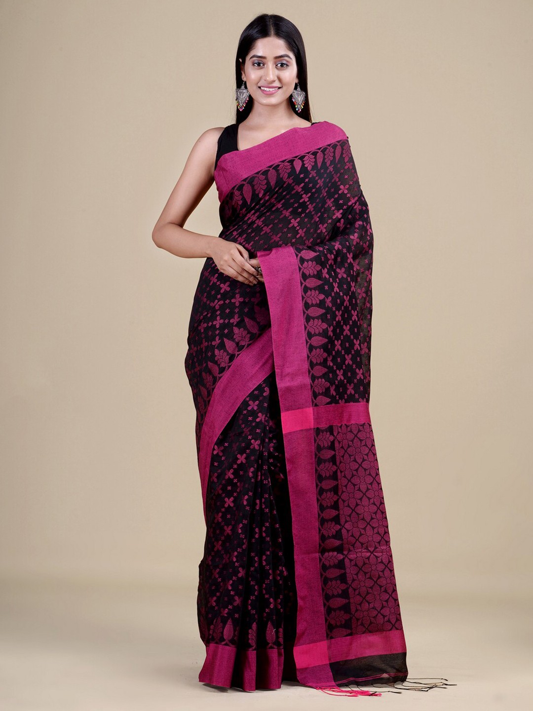 

Laa Calcutta Black & Fuchsia Woven Design Jute Silk Jamdani Saree
