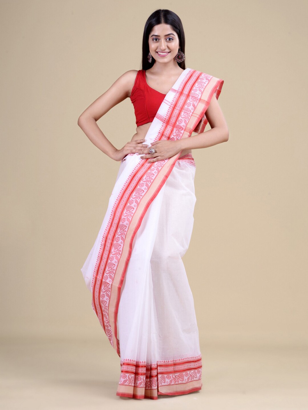 

Laa Calcutta White & Red Jute Silk Jamdani Saree