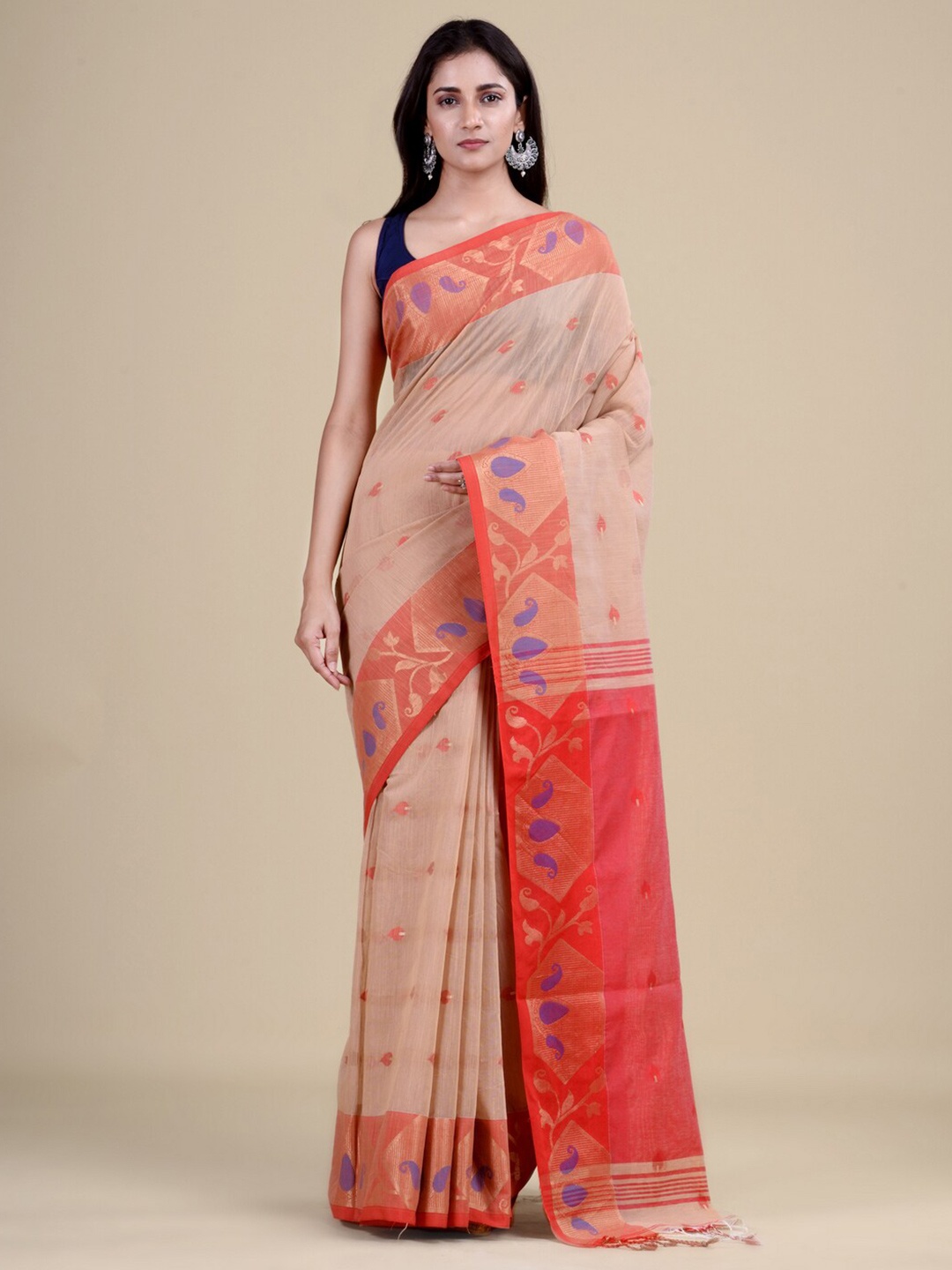 

Laa Calcutta Beige & Red Paisley Zari Jute Silk Jamdani Saree