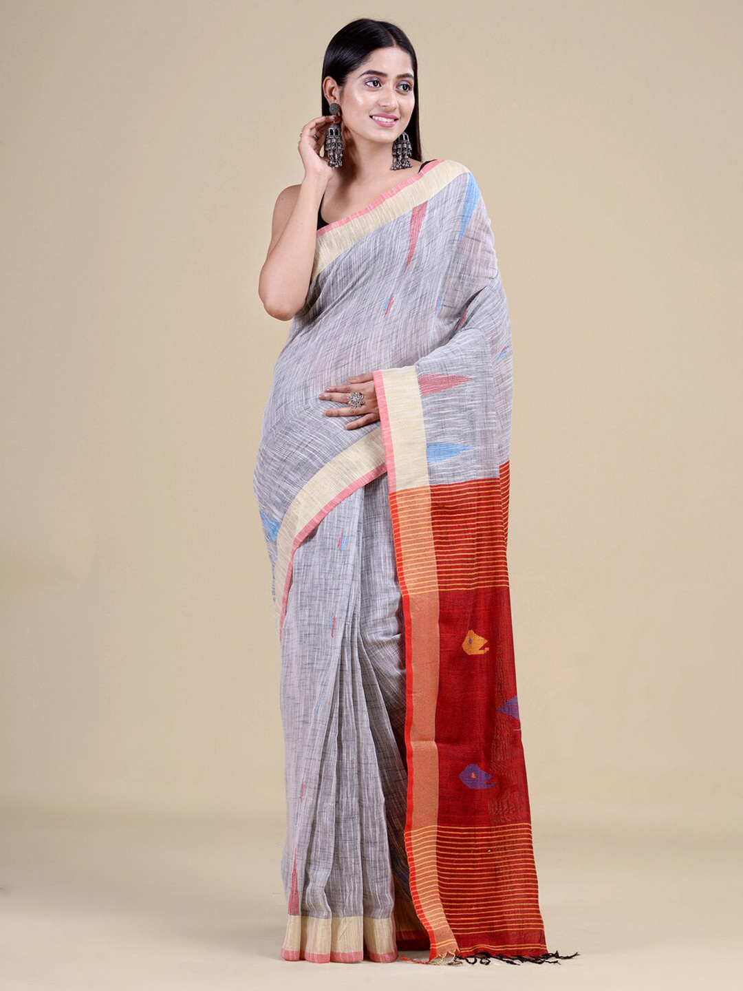 

Laa Calcutta Grey & Red Woven Design Jute Silk Jamdani Saree