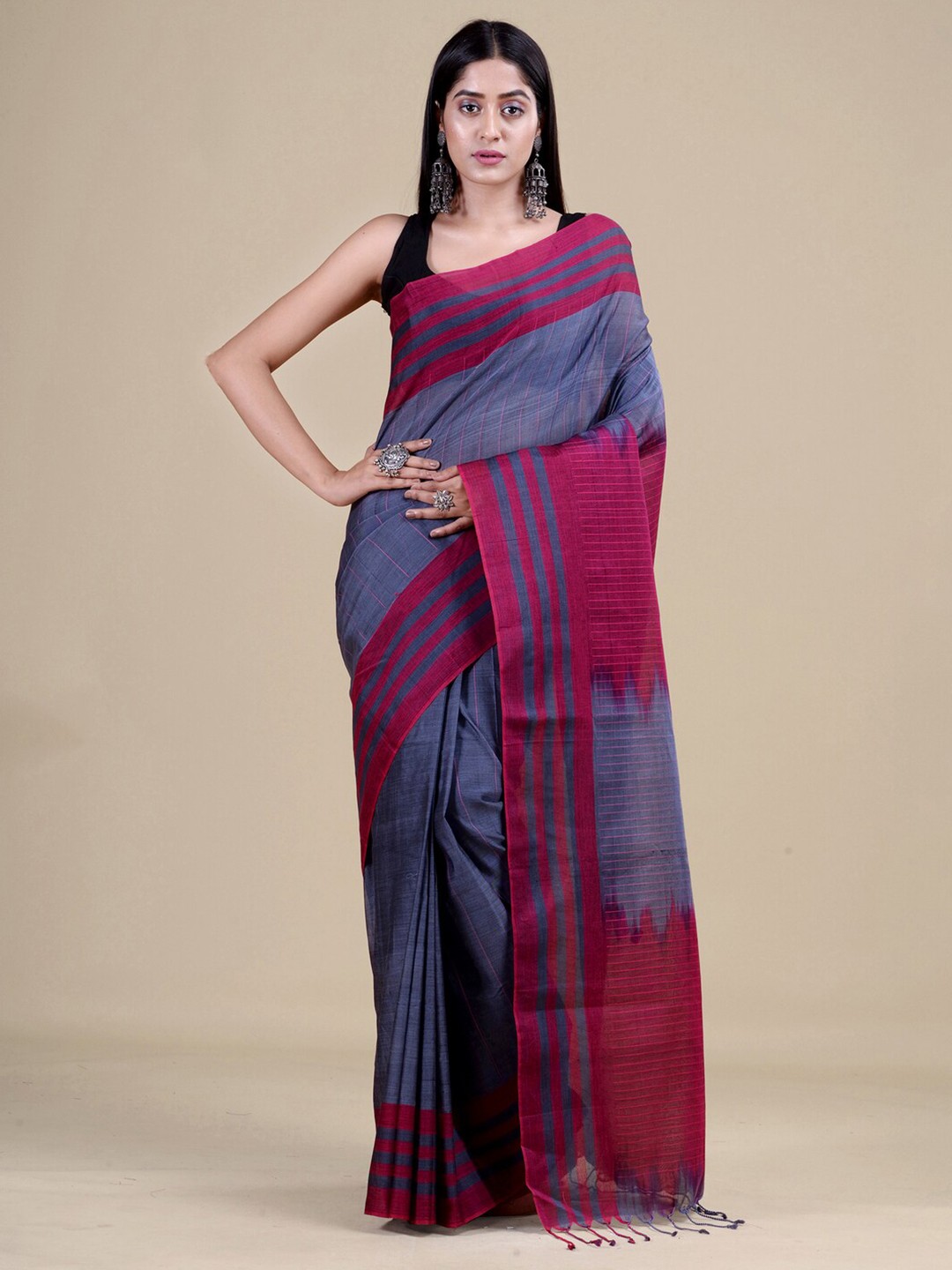 

Laa Calcutta Grey & Magenta Woven Design Jute Silk Jamdani Saree