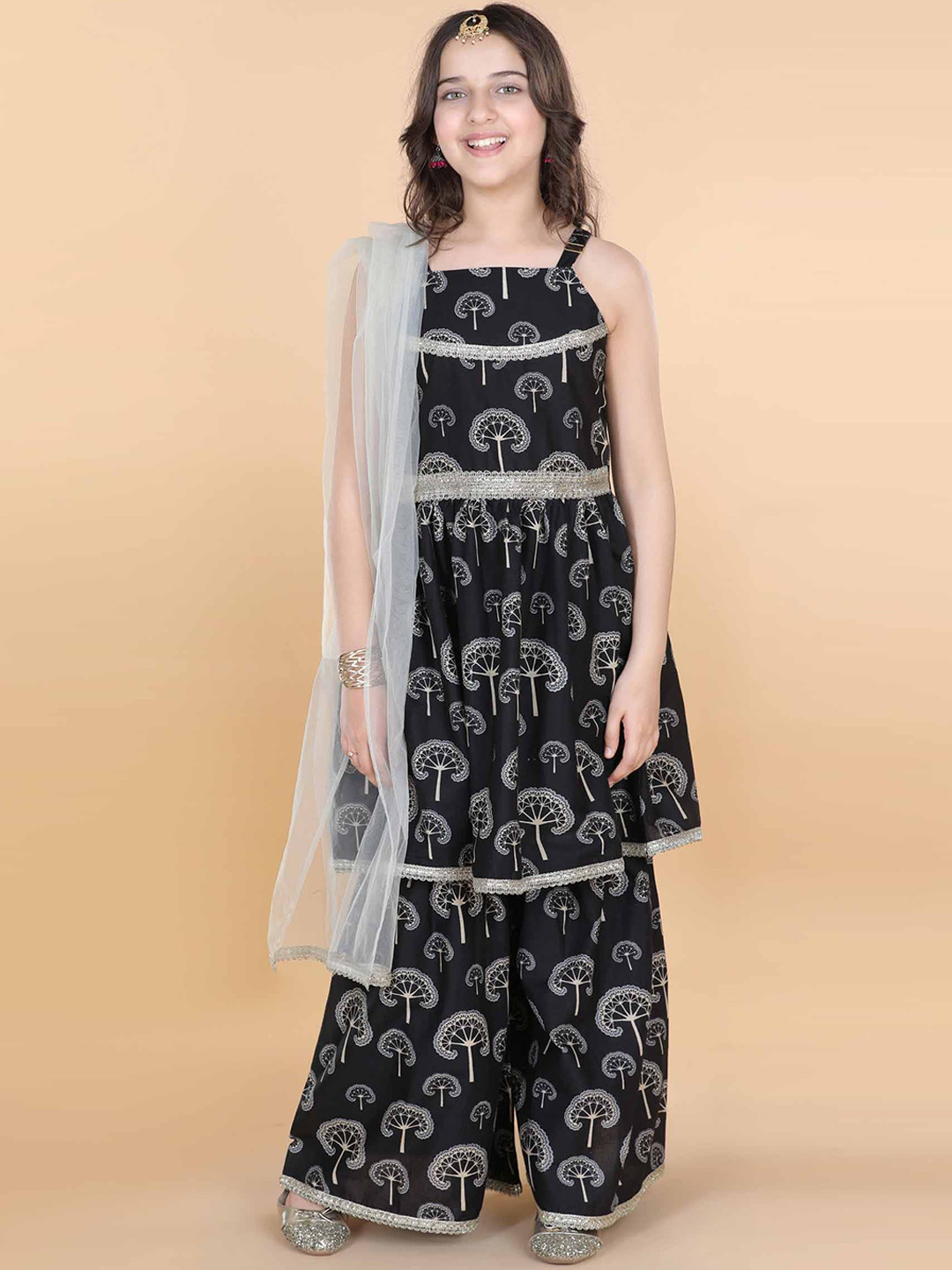 

ADIVA Girls Black Panelled Gotta Patti Pure Cotton Kurta with Sharara & With Dupatta