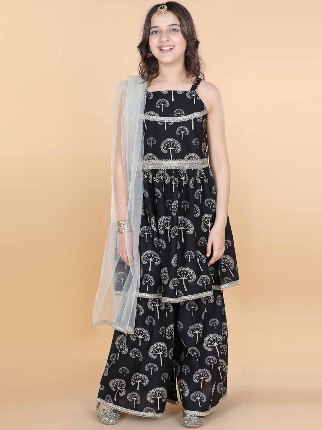 

ADIVA Girls Black Panelled Gotta Patti Pure Cotton Kurti with Sharara & With Dupatta