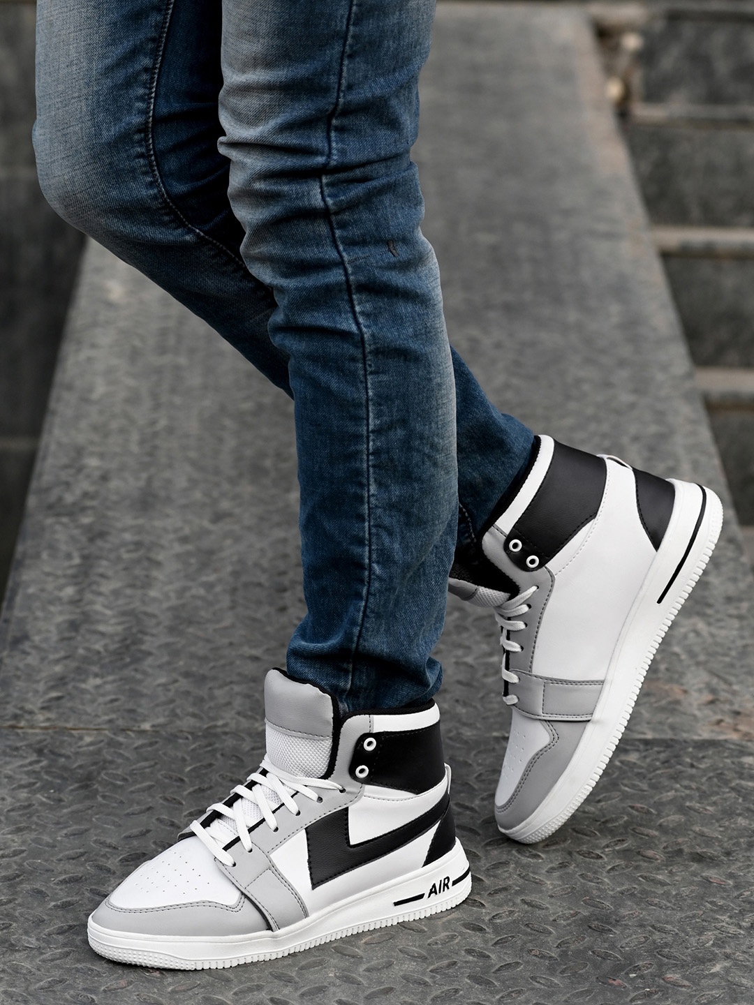 

Mactree Men White Colourblocked PU Sneakers