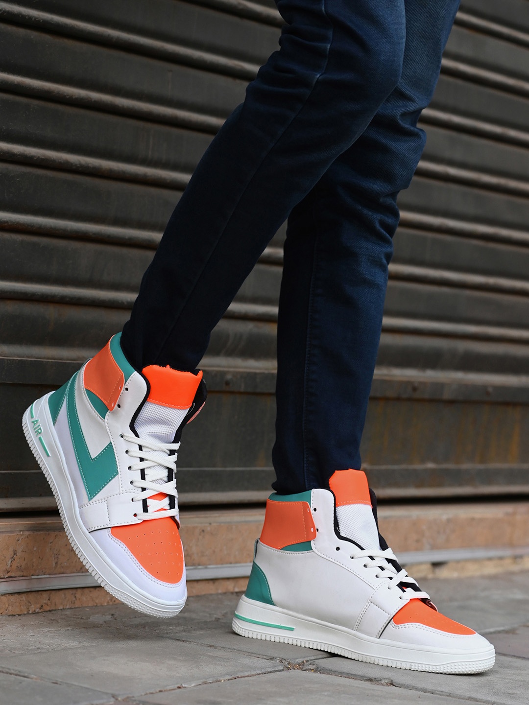 

Mactree Men White Colourblocked PU Sneakers