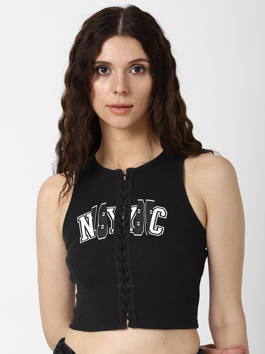 

FOREVER 21 Black Print Crop Top