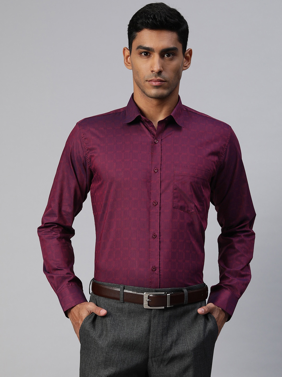 

MANQ Men Maroon Smart Checked Formal Shirt
