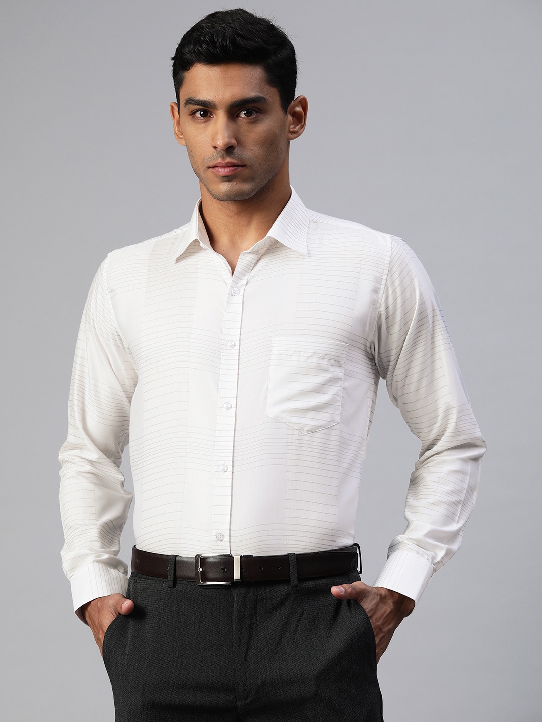 

MANQ Men White & Black Smart Horizontal Striped Formal Shirt