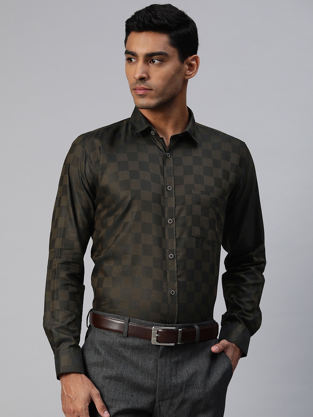 

MANQ Men Green Smart Checked Formal Shirt