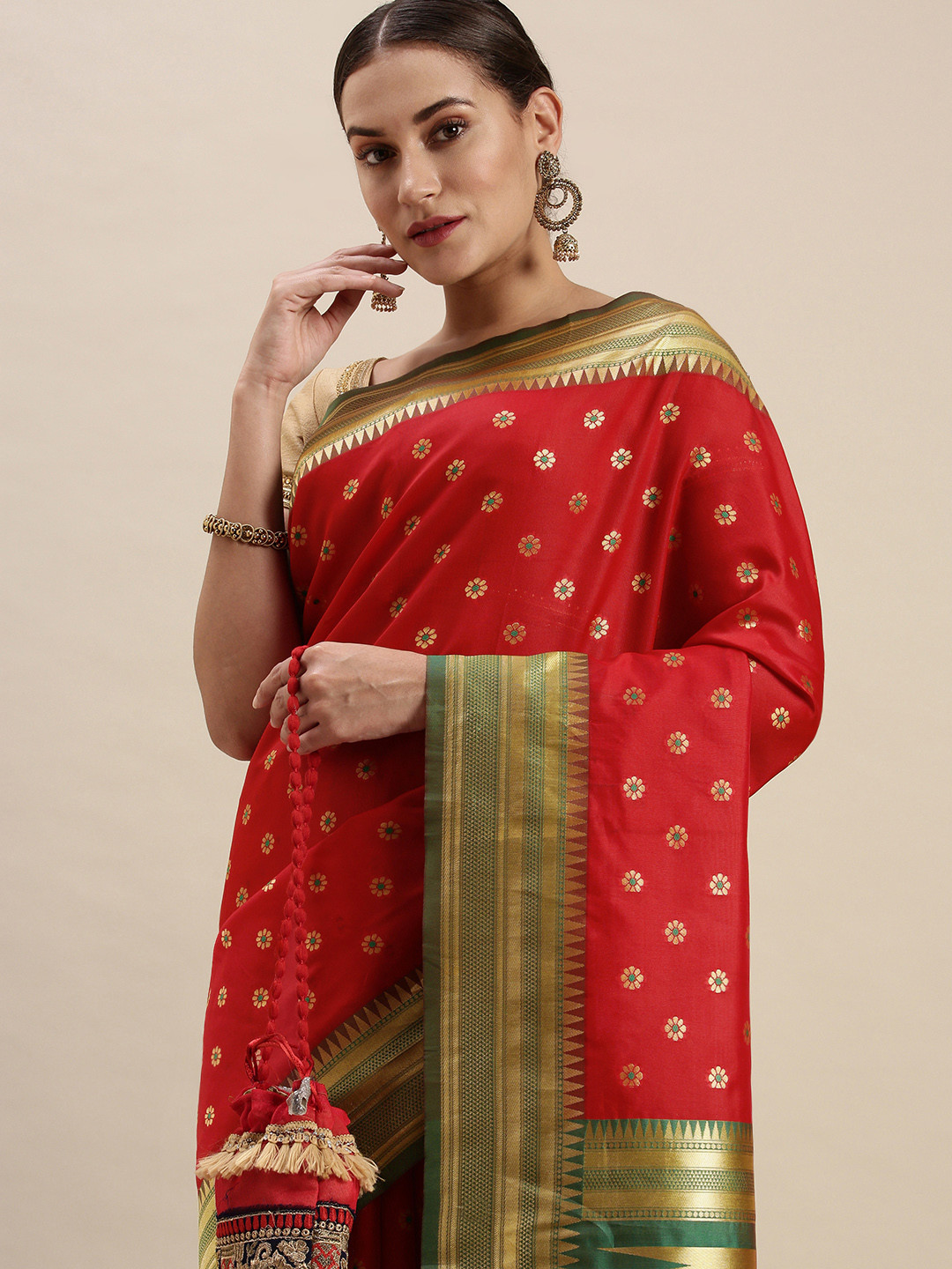 

Rudra Fashion Red & Green Ethnic Motifs Silk Blend Banarasi Saree