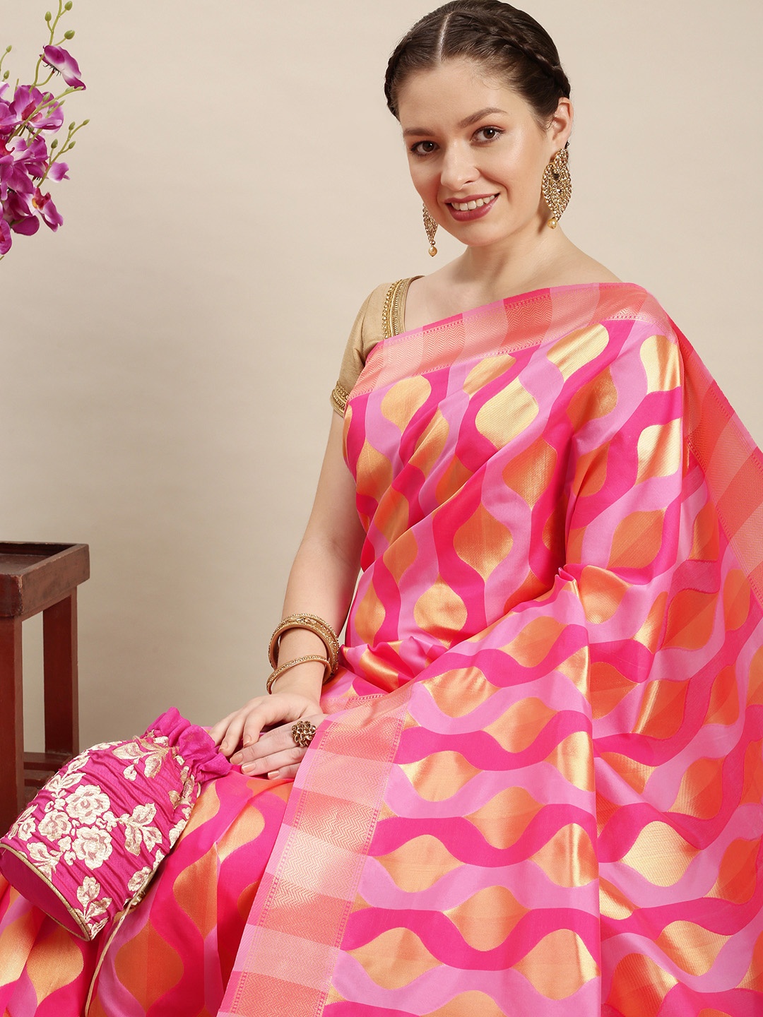 

Rudra Fashion Pink & Gold-Toned Silk Blend Banarasi Saree