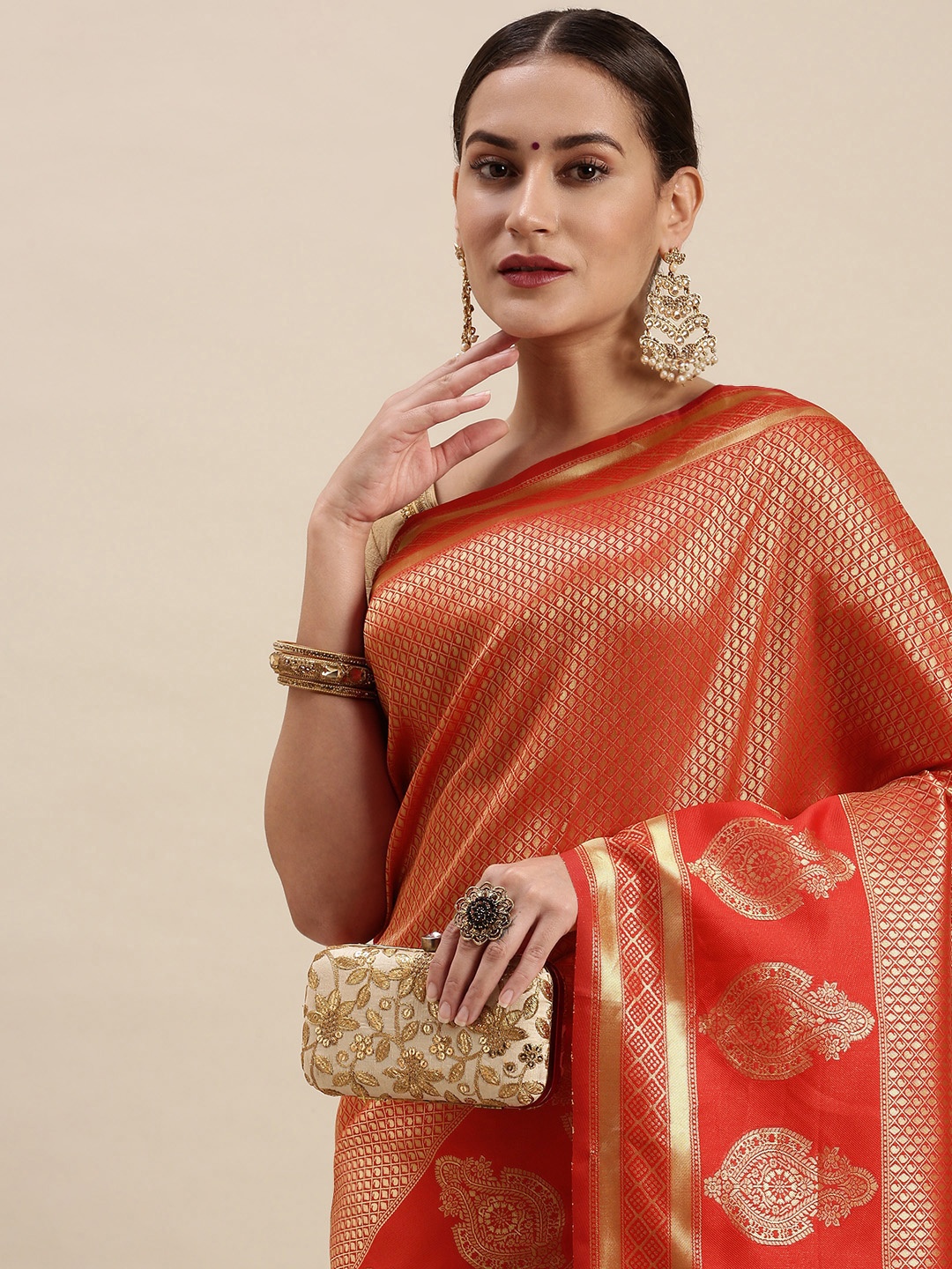 

Rudra Fashion Red & Gold-Toned Ethnic Motifs Silk Blend Banarasi Saree