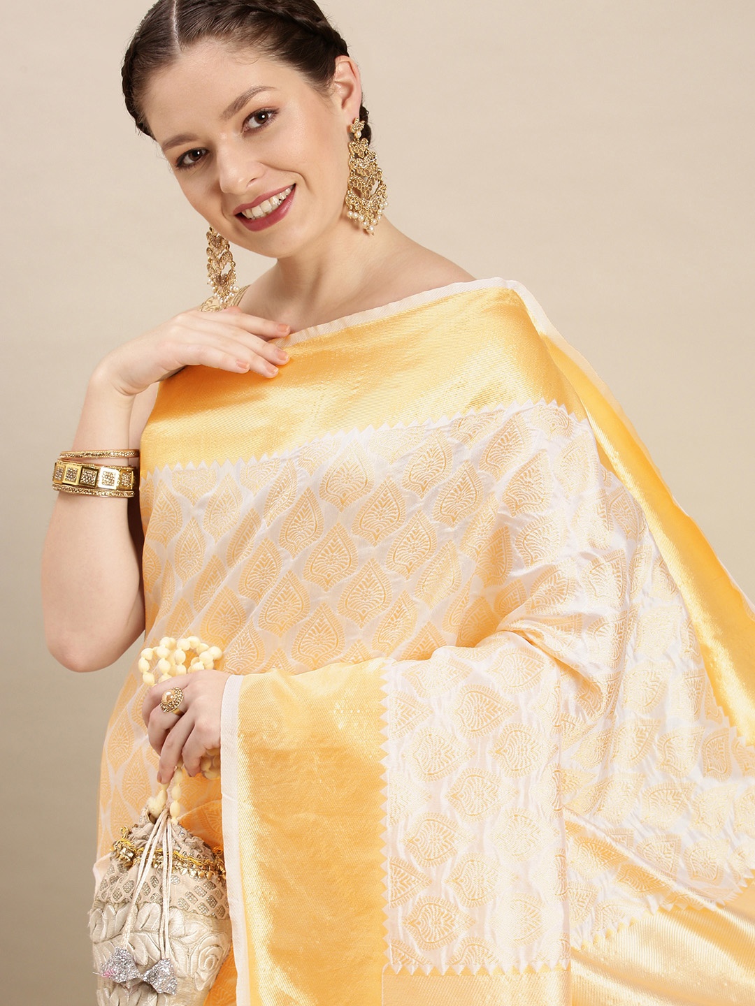 

Rudra Fashion White & Gold-Toned Ethnic Motifs Silk Blend Banarasi Saree
