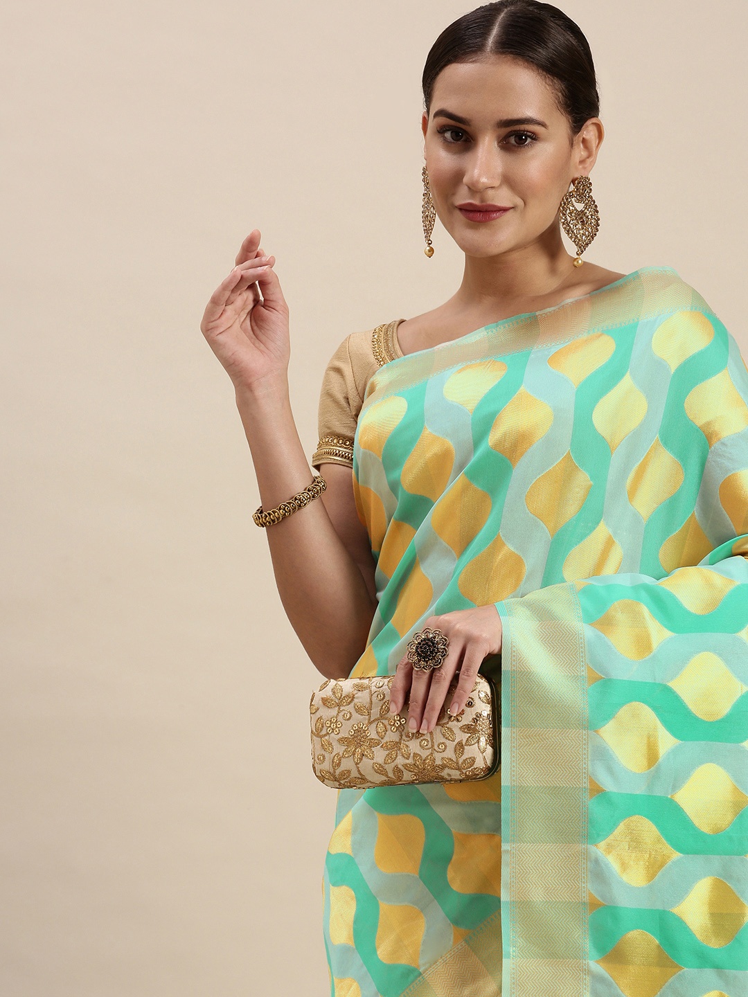 

Rudra Fashion Blue & Gold-Toned Silk Blend Banarasi Saree