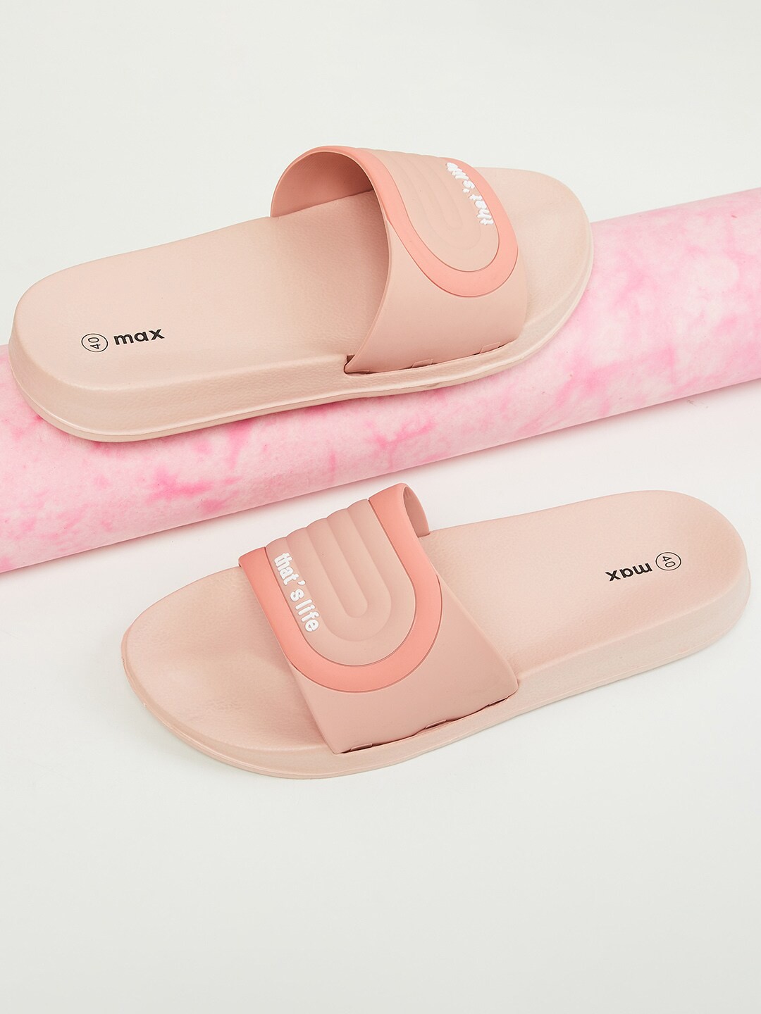 

max Women Peach-Coloured & White Flip Flops Sliders