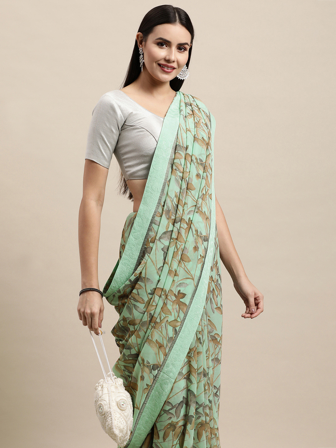 

Vishal Prints Sea Green & Grey Floral Print Saree
