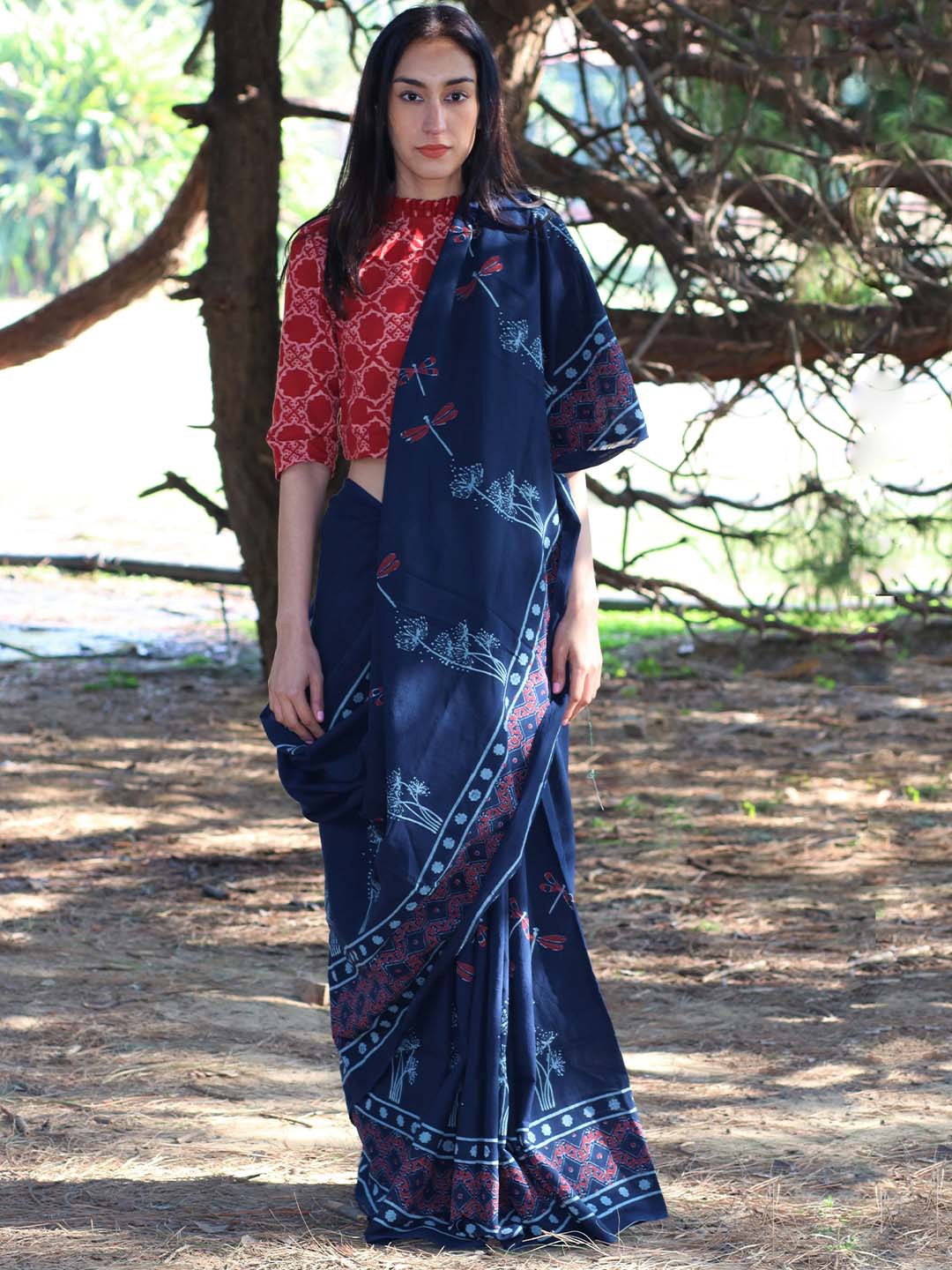 

Chidiyaa Blue & Red Ethnic Motifs Pure Cotton Saree